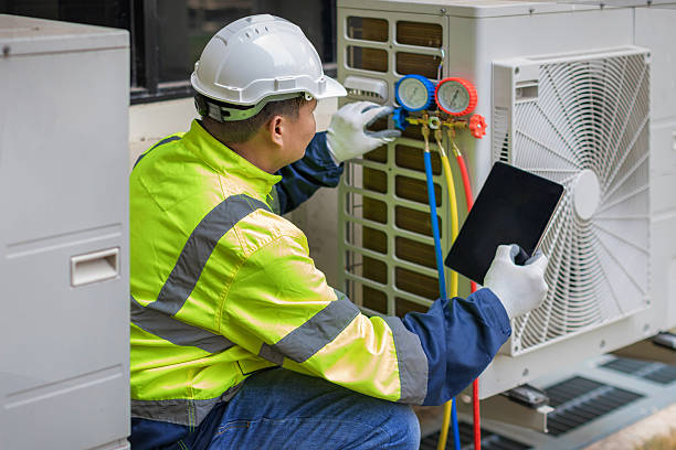 Professional Hvac technician working in Morristown, AZ